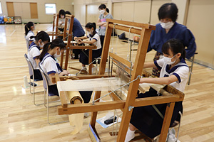 日本女子大学附属豊明小学校西陣織体験